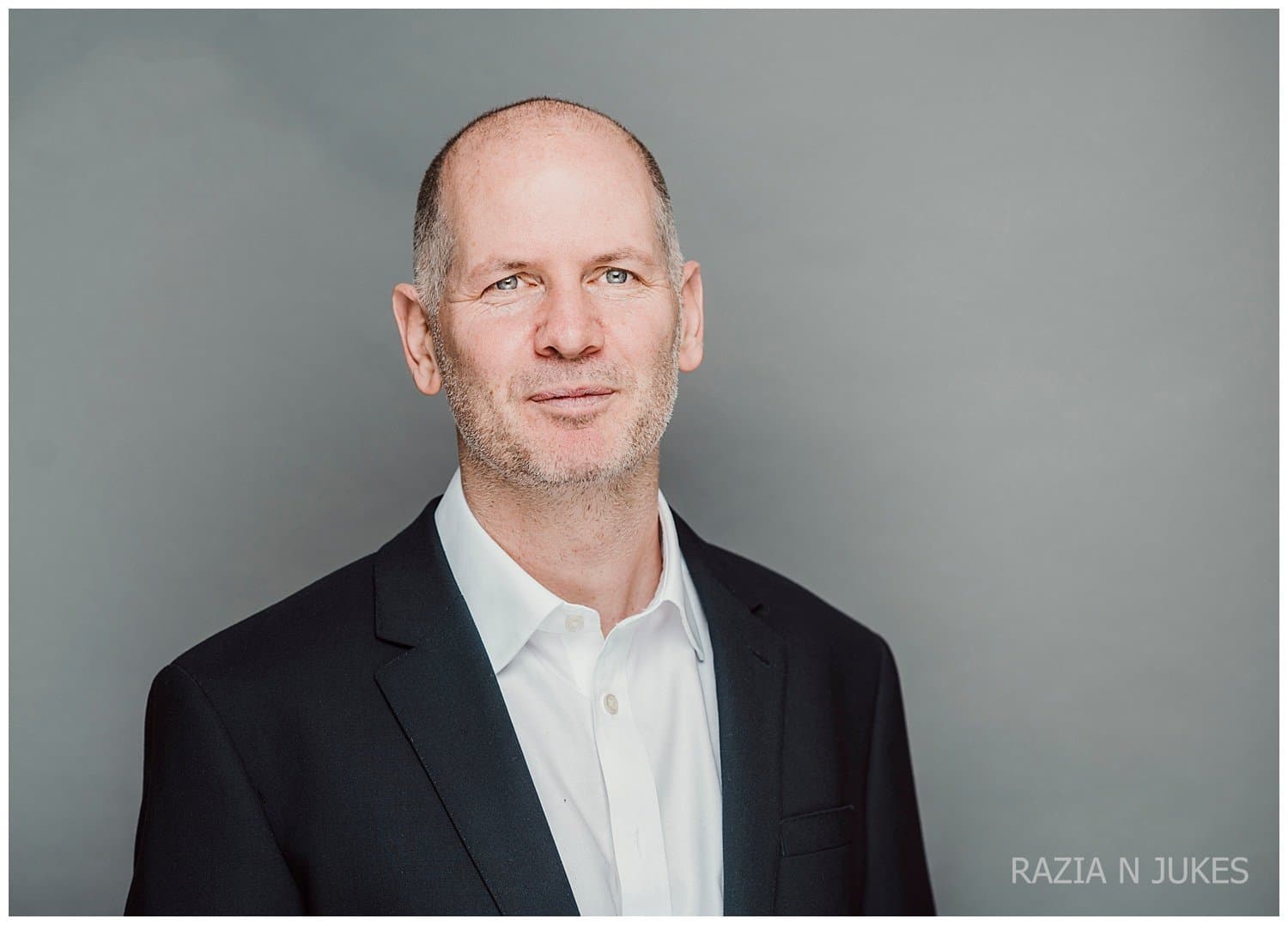 Professional headshot photography by Razia Jukes — corporate headshots 12 b